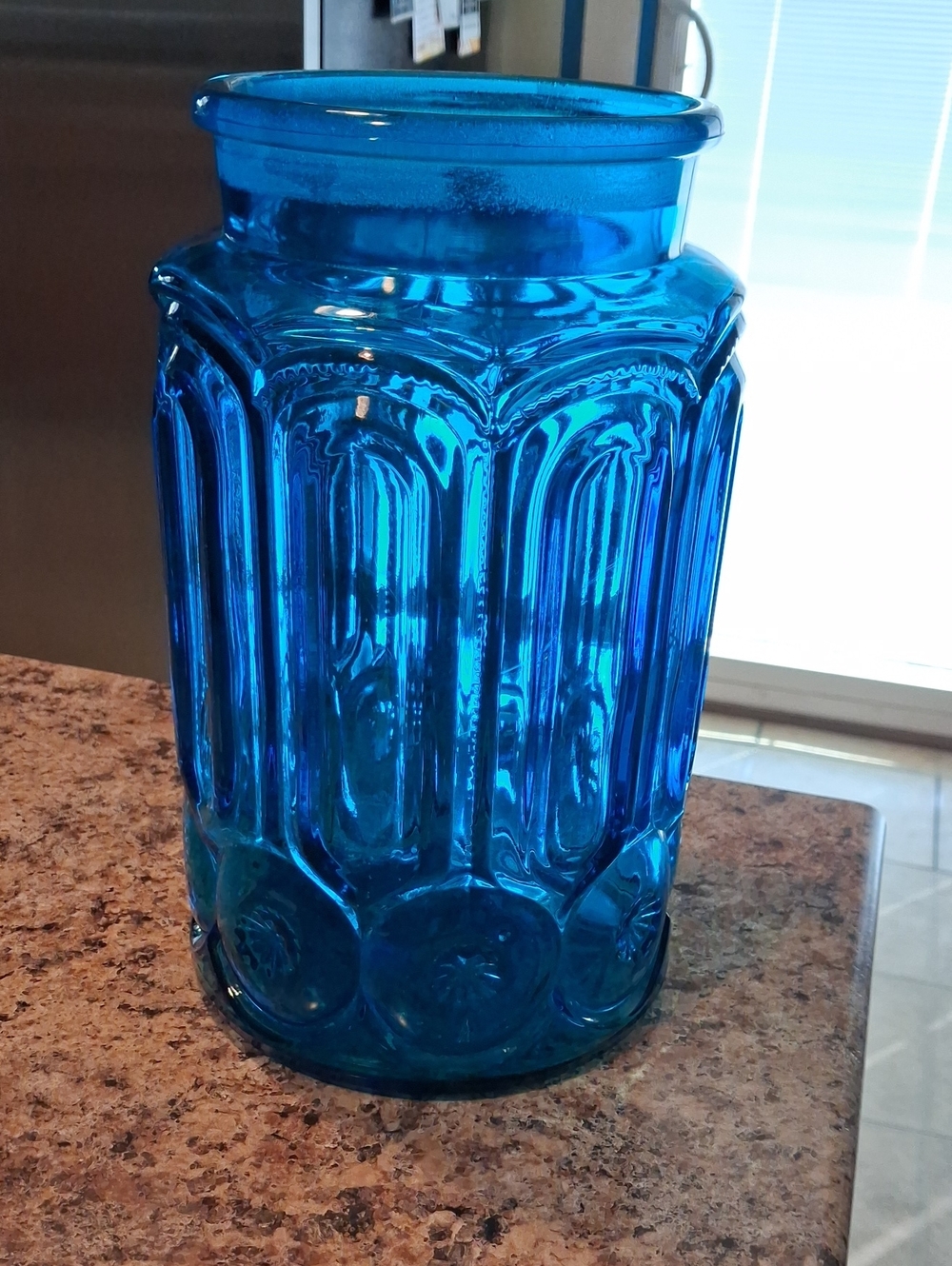 Beautiful Vintage L.E. Smith Moon N Stars Canister.